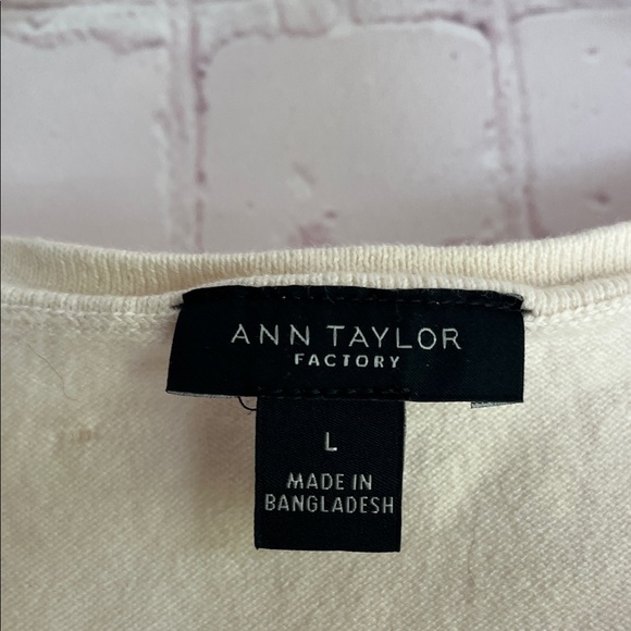 Ann Taylor Soft Cream Crew Neck Lightweight Sweater Womans Size Large - Picture 2 of 4